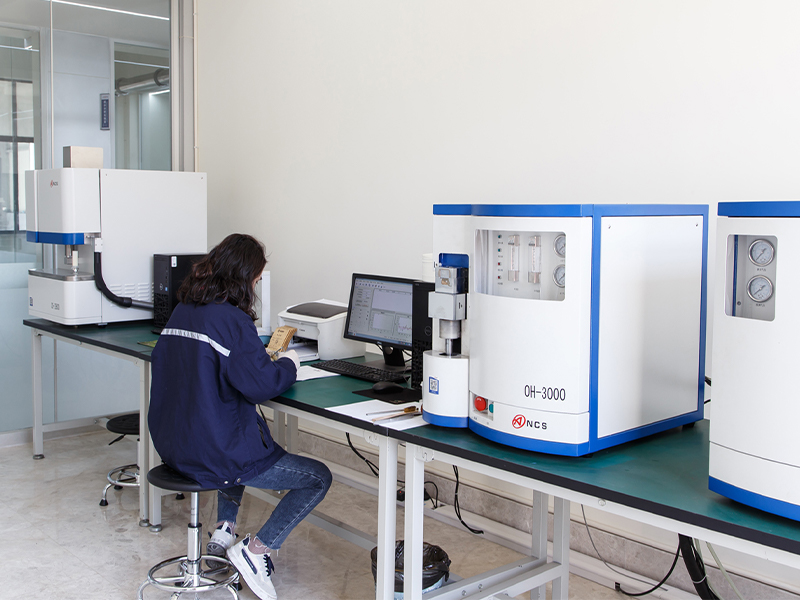 Analysator för väte, syre, kol och svavel